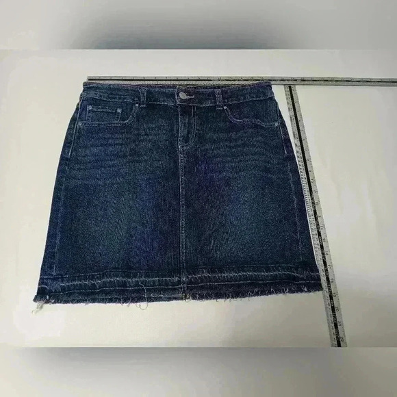 DH3 Denim Jean skirt. 99% cotton. Ladies size  12 - Picture 3 of 5